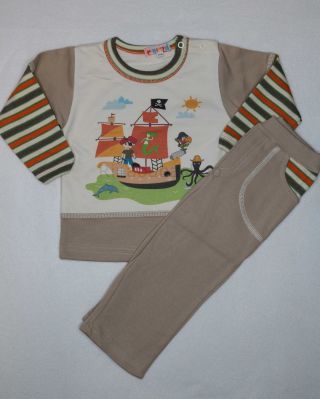 🤩 Két részes szettjeink kisfiúknak! Picit vastagabb anyagú, őszi és téli napokra megfelelő viselet. 🚗